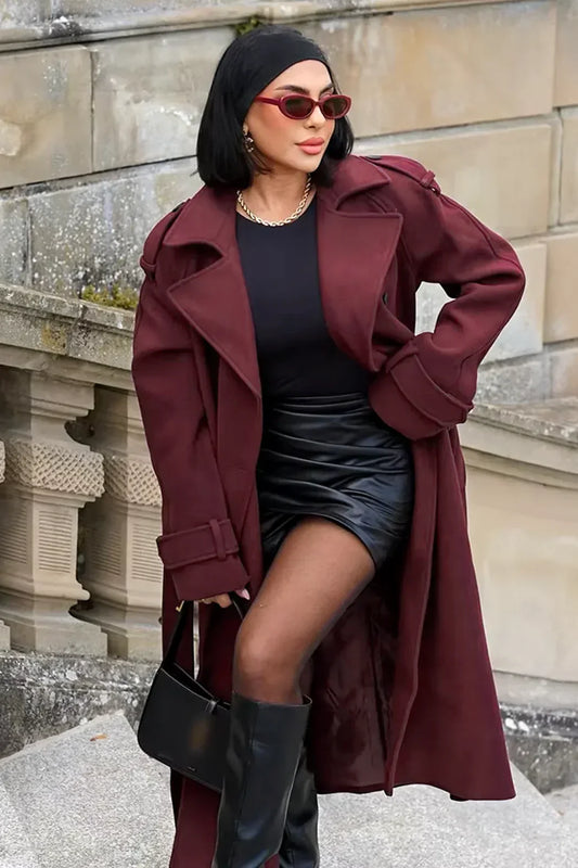 Camilla – Damen Trenchcoat in Bordeaux mit Bindegürtel
