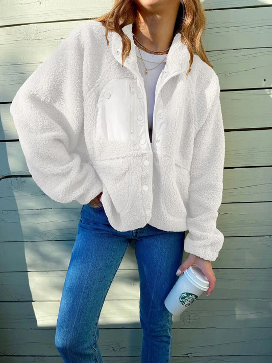 Amira - Damen Teddyjacke mit Knopfleiste und Brusttaschen
