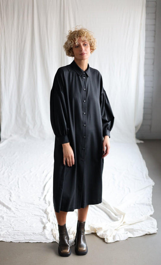 Hemdkleid aus Wolle - Entspannte Eleganz und weiche Struktur