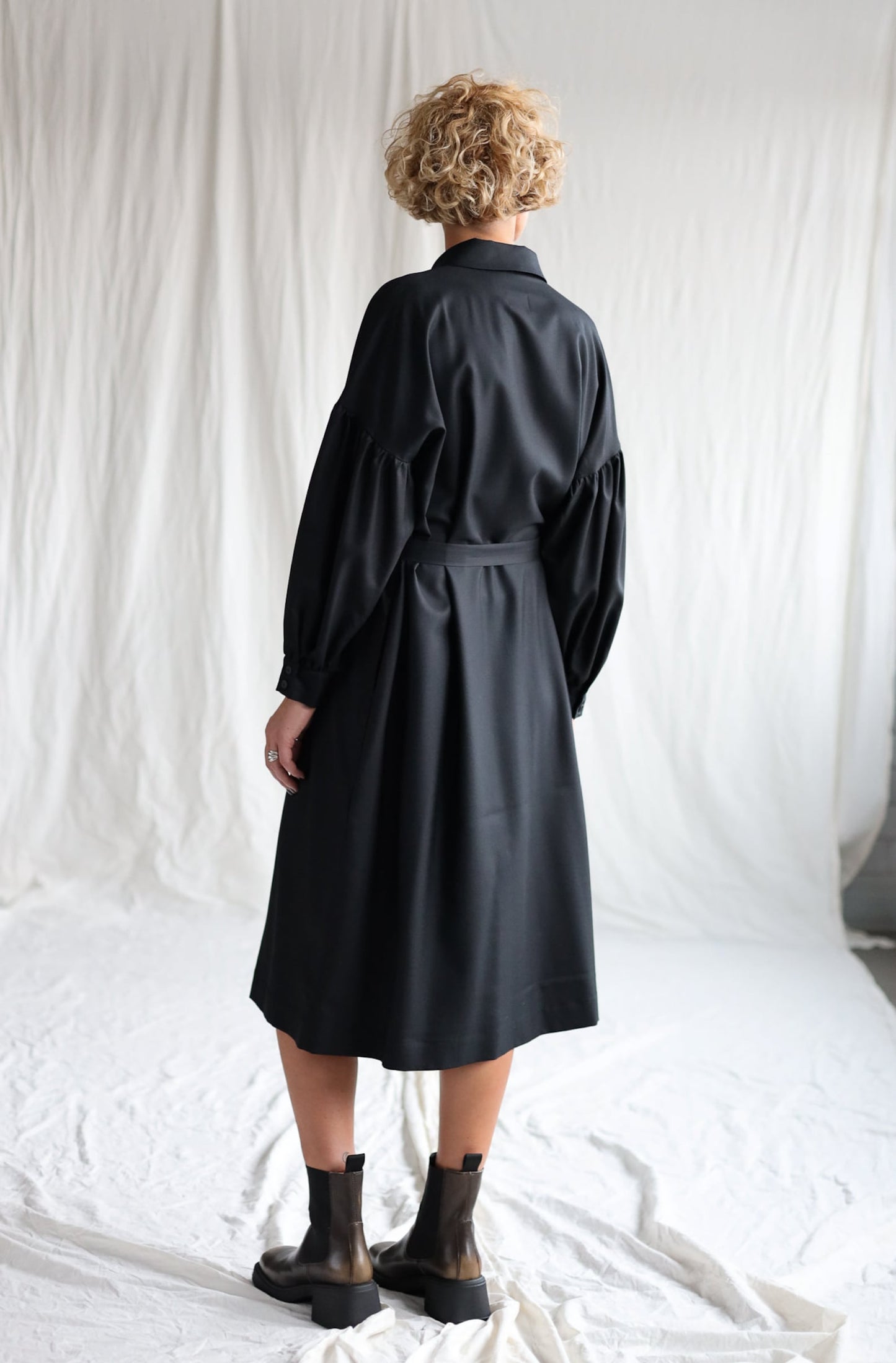 Hemdkleid aus Wolle - Entspannte Eleganz und weiche Struktur