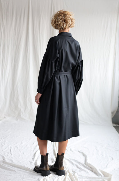 Hemdkleid aus Wolle - Entspannte Eleganz und weiche Struktur