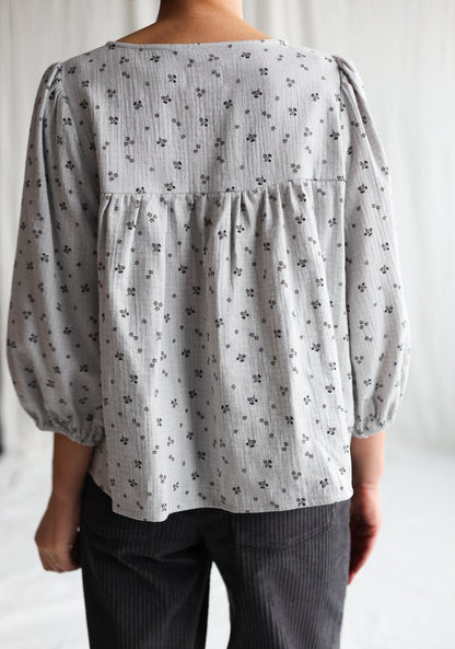 Bluse mit floralen Puffärmeln - weiche Doppelgaze & feminine Form
