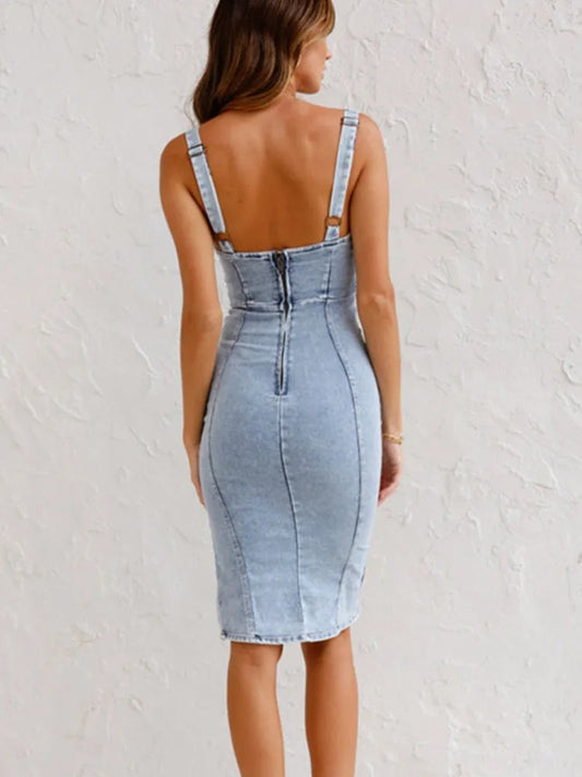 Sophie – Modernes Denimkleid mit Reißverschluss und Schlitzdetail